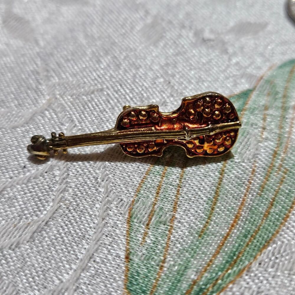 vintage whimsical violin pin